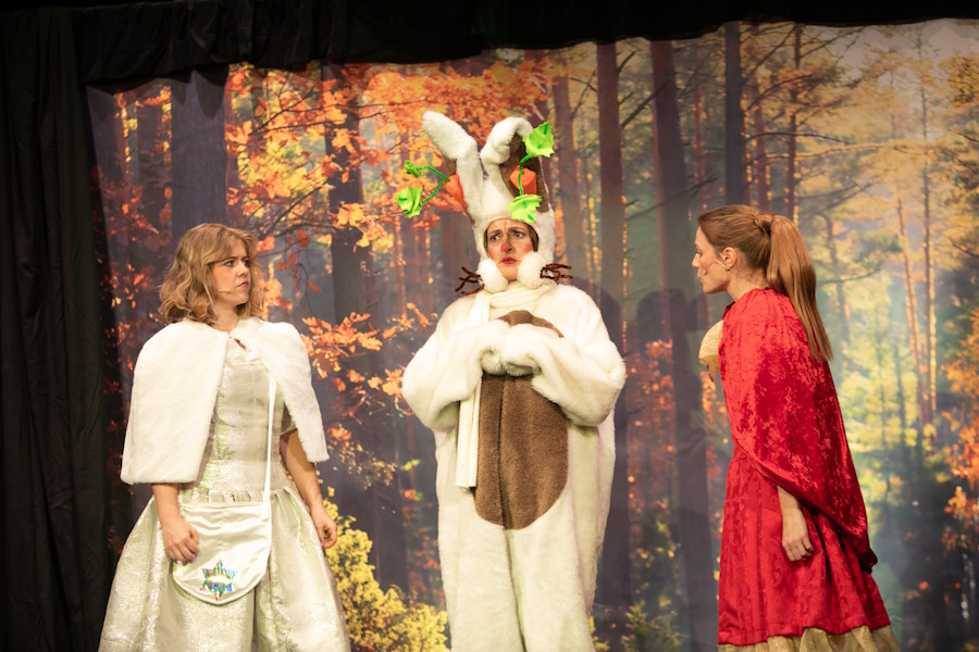 2024_Schneeweißchen.und.Rosenrot  (5).jpg